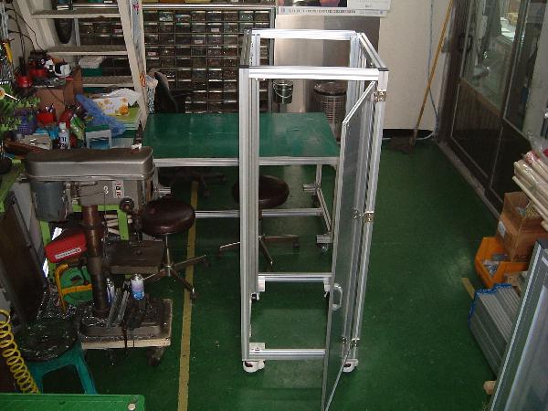 ī UPWм RACK